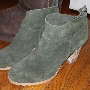Crown Vintage olive booties